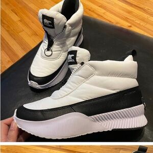 Sorel White and Black Winter Boots
